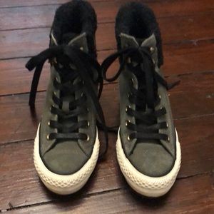 Wedge sneaker converse with fur collar